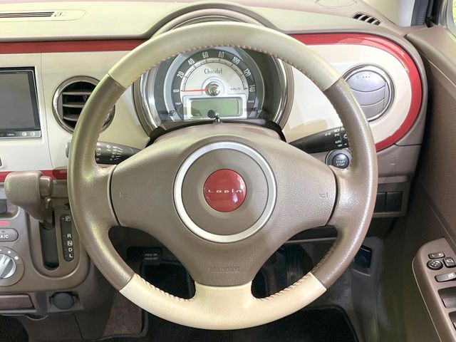 �y�����v�����X�e�A�����O�z�㎿�Ȋv���g�p���邱�ƂŁA��ɂ����������݂ƂĂ��^�]���₷���n���h���ł���