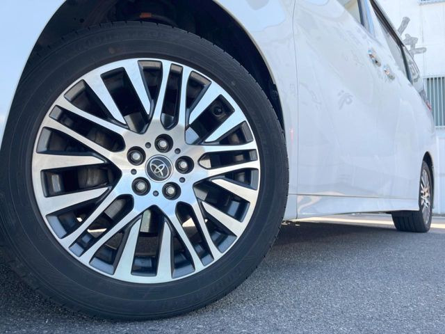 �y����18�C���`�A���~�z�C�[���z�O�ςɃ}�b�`���������A���~�z�C�[���𑕒����Ă���܂��B�e��ЊO�A���~�z�C�[����A�X�^�b�h���X�^�C�����戵�����Ă���܂��B���񂲑��k����������