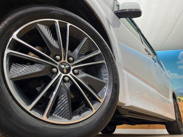 �y����18�C���`�A���~�z�C�[���z�O�ςɃ}�b�`���������A���~�z�C�[���𑕒����Ă���܂��B�e��ЊO�A���~�z�C�[����A�X�^�b�h���X�^�C�����戵�����Ă���܂��B���񂲑��k����������