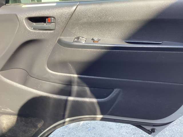 �V�[�g�J�o�[�A�A���~�z�C�[���A�L�[���X�ALED�AHID�A�i�r�A�o�b�N�J�����A��ȃ��j�^�[�A�t���G�A���A���[�_�E���ȂǓ����O�����i�̃J�X�^������܂��̂ŁA���C�y�ɂ����k����������