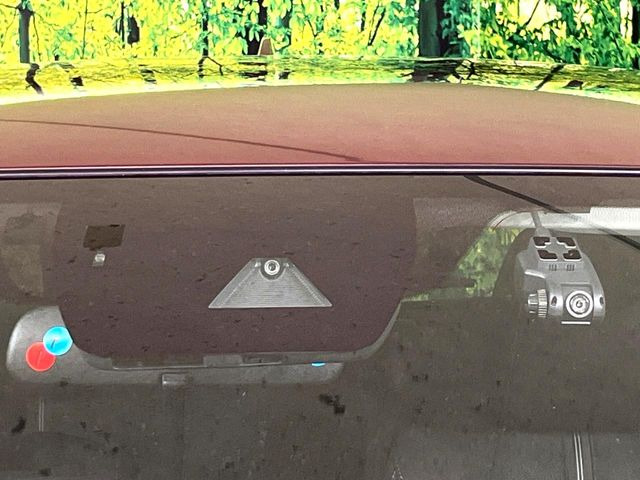 �yi-ACTIVESENSE�z���s���ɑO���̎ԗ�����F�����A�Փ˂������Ȏ��͌x��ƃu���[�L�ŏՓˉ���Ɣ�Q�y�����A�V�X�g�B�����S�Ƀh���C�u�����y���݂��������܂��B