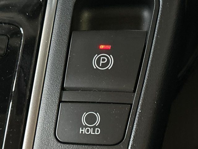 �y�I�[�g�u���[�L�z�[���h�z�M���҂���a�؂Œ�Ԏ��Ƀu���[�L���瑫�𗣂��Ă��A��~��Ԃ�ێ����Ă���܂��B�O�i����Ƃ��̓A�N�Z���𓥂߂Ύ����ŉ��������̂ň��S��X���^�]���y�ɂȂ�܂���