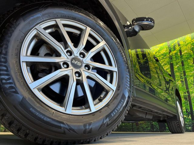 �O�ςɃ}�b�`���������A���~�z�C�[���𑕒����Ă���܂��B�e��ЊO�A���~�z�C�[����A�X�^�b�h���X�^�C�����戵�����Ă���܂��B���񂲑��k����������