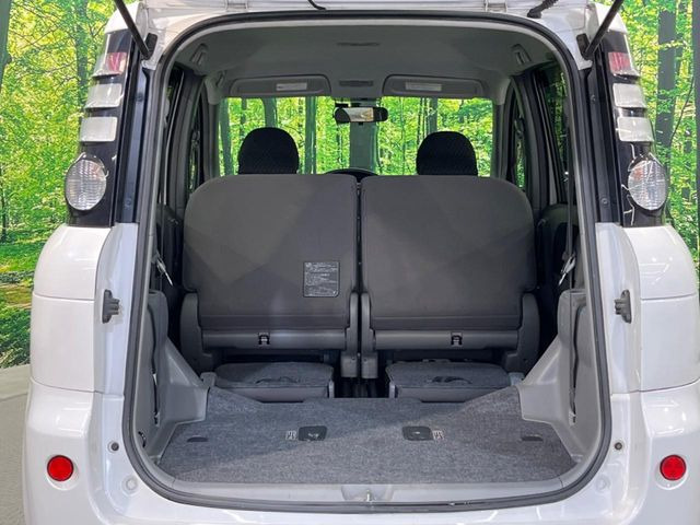 ���i�̂���������ʋ΁A���}���ɏ\���ȉ׎��X�y�[�X���m�ۂ��Ă���܂��B�Z�J���h�V�[�g��|���ƁA�傫�ȉו��̐ύڂ��\�ł���