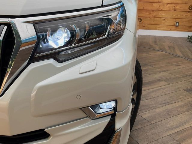 �yLED�w�b�h���C�g�z���V����ԑ��s�����ǍD�Ȏ��E���m�ۂ����S���ĉ^�]�ł��鍂�P�xLED�w�b�h���C�g�𑕔�!�_�����x�������A����d�͂��}�����Ă��܂��B