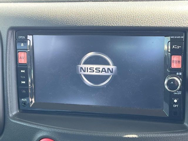 【純正ナビ】人気の純正ナビを装備しております。ナビの使いやすさはもちろん、オーディオ機能も充実!キャンプや旅行はもちろん、通勤や買い物など普段のドライブも楽しくなるはず♪