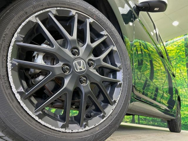 �y����15�C���`�A���~�z�C�[���z�O�ςɃ}�b�`���������A���~�z�C�[���𑕒����Ă���܂��B�e��ЊO�A���~�z�C�[����A�X�^�b�h���X�^�C�����戵�����Ă���܂��B���񂲑��k����������