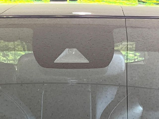 �y�g���^�Z�[�t�e�B�Z���X�z���s���ɑO���̎ԗ�����F�����A�Փ˂������Ȏ��͌x��ƃu���[�L�ŏՓˉ���Ɣ�Q�y�����A�V�X�g�B�����S�Ƀh���C�u�����y���݂��������܂��B