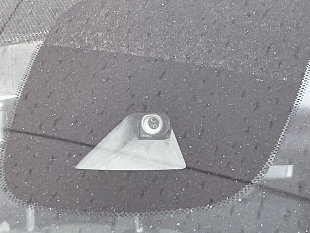 �y�G�}�[�W�F���V�[�u���[�L�z���s���ɑO���̎ԗ�����F�����A�Փ˂������Ȏ��͌x��ƃu���[�L�ŏՓˉ���Ɣ�Q�y�����A�V�X�g�B�����S�Ƀh���C�u�����y���݂��������܂��B