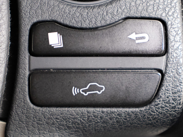 �Փˉ���x���^�v���N���b�V���Z�[�t�e�B�V�X�e�� �O���ɏo��������Q���ɑ΂��x��𔭂��A�h���C�o�[�Ɍx���B�����Ƀu���[�L�A�V�X�g�ɂ��Փˉ���Ƒ��x���y�����܂��B