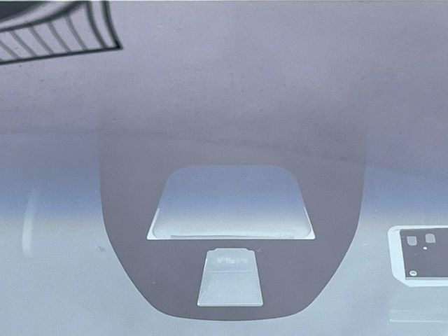 【シティブレーキアクティブシステム】低速走行中に前方の車両等を認識し、衝突しそうな時は警報とブレーキで衝突回避と被害軽減をアシスト。より安全にドライブをお楽しみいただけます。