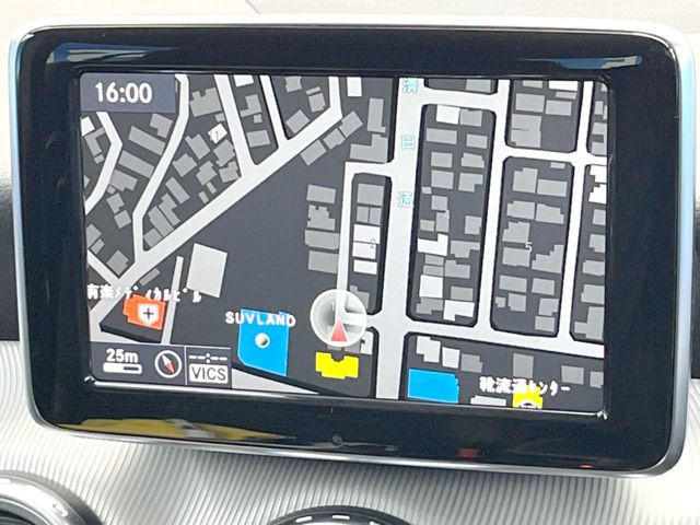 ●純正ナビ:一体感のあるナビは、高級感ある車内を演出してくれます。オーディオ機能も充実しておりますので、運転もより楽しめます♪