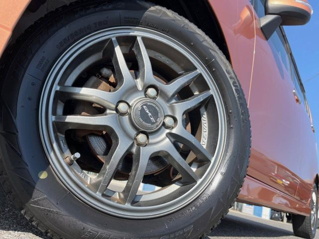 �y14�C���`�A���~�z�C�[���z�O�ςɃ}�b�`�����A���~�z�C�[���𑕒����Ă���܂��B�e��A���~�z�C�[����A�X�^�b�h���X�^�C�����戵�����Ă���܂��B���񂲑��k����������