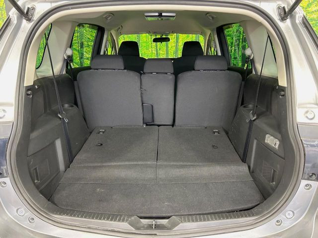 ���i�̂���������ʋ΁A���}���ɏ\���ȉ׎��X�y�[�X���m�ۂ��Ă���܂��B�Z�J���h�V�[�g��|���ƁA�傫�ȉו��̐ύڂ��\�ł���