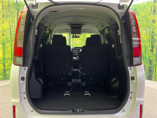 ���i�̂���������ʋ΁A���}���ɏ\���ȉ׎��X�y�[�X���m�ۂ��Ă���܂��B�Z�J���h�V�[�g��|���ƁA�傫�ȉו��̐ύڂ��\�ł���