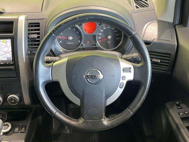 �y�����v�����X�e�A�����O�z�㎿�Ȋv���g�p���邱�ƂŁA��ɂ����������݂ƂĂ��^�]���₷���n���h���ł���