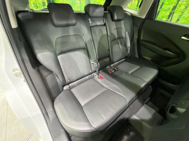 �R���p�N�g�J�[�ł����A�Z�J���h�V�[�g�͏\���ȍL����������K�ɂ���肢�������܂���V�[�g��|���đ傫�ȉו���ς񂾂�ƁA�p�r�̕����L��1��ł��B