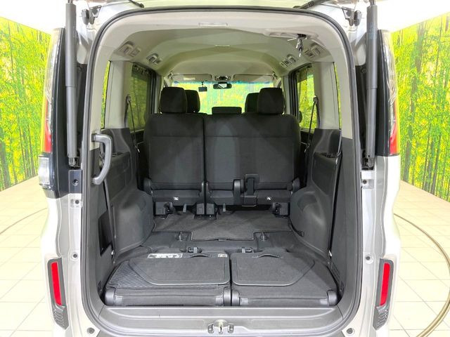 ���i�̂���������ʋ΁A���}���ɏ\���ȉ׎��X�y�[�X���m�ۂ��Ă���܂��B�Z�J���h�V�[�g��|���ƁA�傫�ȉו��̐ύڂ��\�ł���