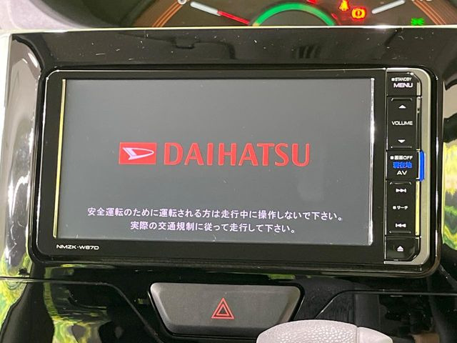 【純正ナビ】人気の純正ナビを装備しております。ナビの使いやすさはもちろん、オーディオ機能も充実!キャンプや旅行はもちろん、通勤や買い物など普段のドライブも楽しくなるはず♪