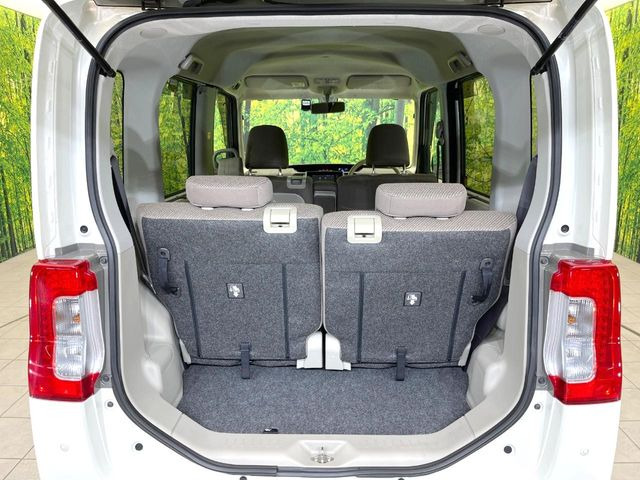 ���i�̂���������ʋ΁A���}���ɏ\���ȉ׎��X�y�[�X���m�ۂ��Ă���܂��B�Z�J���h�V�[�g��|���ƁA�傫�ȉו��̐ύڂ��\�ł���