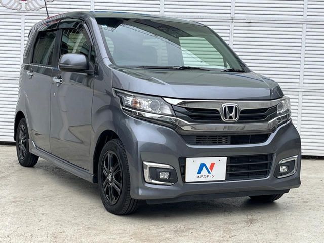 高透明度のガラス皮膜で撥水はもちろん、上質なツヤ・光沢を実現。紫外線や酸性雨から大切な愛車を保護し、色あせ・劣化を防止。「弾スプラッシュコート」、「弾プリミッサコート」からお選びいただけます。