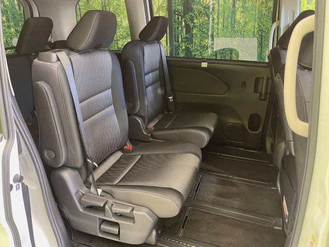 �Z�J���h�V�[�g�͒������������ƂȂ��Ă���A�X���C�h����ΒʘH�X�y�[�X���o��!�O��̈ړ����Ƃ��Ă��ȒP�ł���������A8����Ԏ������K�ȍ���S�n�̃V�[�g�ƂȂ��Ă��܂���