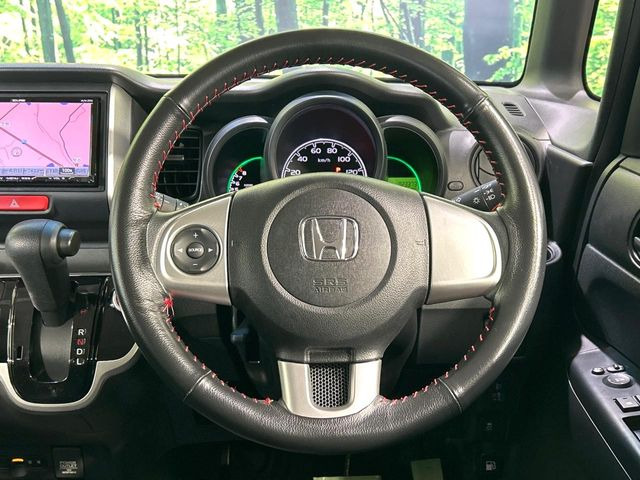 �y�����v�����X�e�A�����O�z�㎿�Ȋv���g�p���邱�ƂŁA��ɂ����������݂ƂĂ��^�]���₷���n���h���ł���