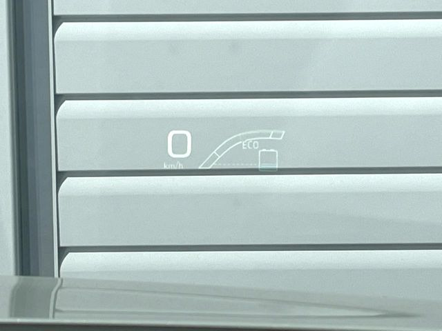 �y�w�b�h�A�b�v�f�B�X�v���C�z���݂̑��x�⑖�s�����f�W�^���\���ŉ^�]�ȑO���̃K���X�ɓ��e!�^�]���A�ڐ������炳���K�v�ȏ����m�F�ł���̂łƂ��Ă��֗��ň��S!