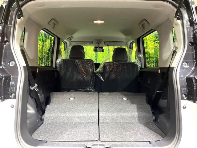 ���i�̂���������ʋ΁A���}���ɏ\���ȉ׎��X�y�[�X���m�ۂ��Ă���܂��B�Z�J���h�V�[�g��|���ƁA�傫�ȉו��̐ύڂ��\�ł���