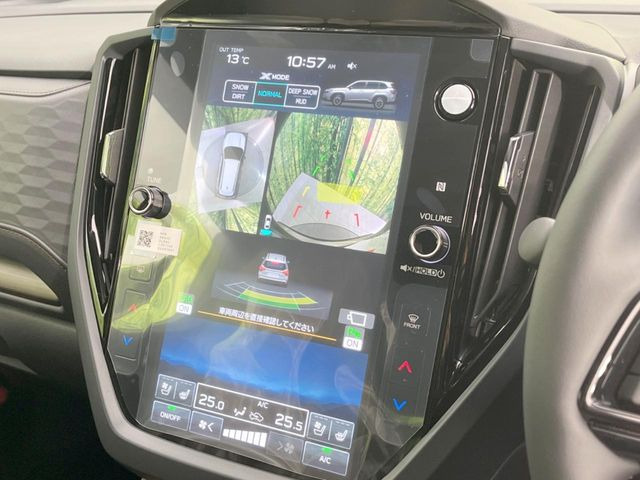 �y�}���`�e���C�����j�^�[�z�Ԃ̃t�����g��T�C�h�̃J�����摜�𓯎��Ƀ��j�^�[�\�����邱�ƂŁA���H�⋷�����𑖍s���ł����͂̏󋵊m�F���ł����S!�{�iSUV�ɂ��ꂵ�������ł���