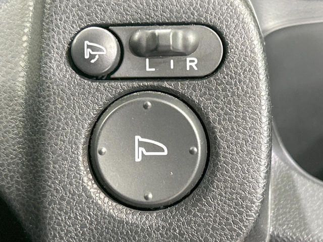 �y�d���i�[�~���[�z�T�C�h�~���[�͓d���i�[���ƂȂ��Ă���A�������ԏ�ł��L�Y�������X�N��}�����܂��B