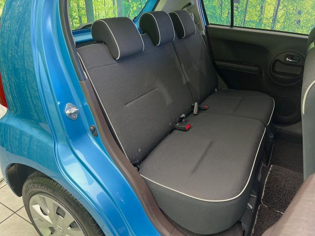 後部座席も気になるようなキズ・汚れやへたり等、大きなダメージはなく、良好な状態です。