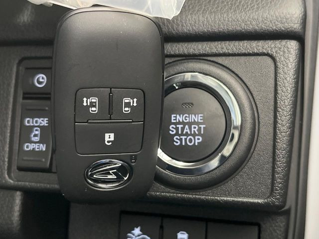 �y�L�[�t���[�V�X�e���z�J�o����|�P�b�g�ɓ��ꂽ�܂܂ł��h�A�̎{���E�������\�ȃX�}�[�g�L�[�𑕔��B�G���W���̃I���E�I�t�����J�M�����o���K�v����������Ƃ��Ă��֗��ł���