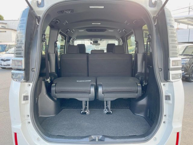 ���i�̂���������ʋ΁A���}���ɏ\���ȉ׎��X�y�[�X���m�ۂ��Ă���܂��B�Z�J���h�V�[�g��|���ƁA�傫�ȉו��̐ύڂ��\�ł���