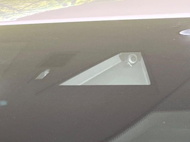 �y�X�}�[�g�u���[�L�T�|�[�g�z���s���ɑO���̎ԗ�����F�����A�Փ˂������Ȏ��͌x��ƃu���[�L�ŏՓˉ���Ɣ�Q�y�����A�V�X�g�B�����S�Ƀh���C�u�����y���݂��������܂��B