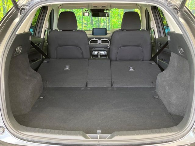 ���i�̂���������ʋ΁A���}���ɏ\���ȉ׎��X�y�[�X���m�ۂ��Ă���܂��B�Z�J���h�V�[�g��|���ƁA�傫�ȉו��̐ύڂ��\�ł���