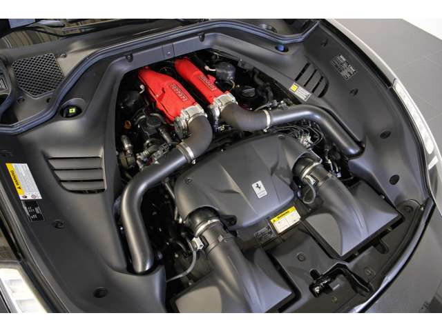 3.9L V�^8�C��DOHC�c�C���^�[�{�A560ps/77.0kgm�A�S��&times;�S��&times;�S��mm 4570&times;1910&times;1322mm�A�ԗ��d�� 1850kkg(�Ԍ��؋L�ڒl)
