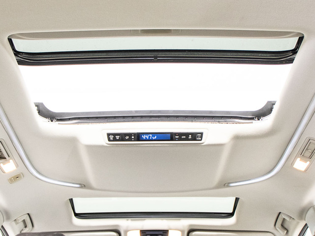 ★ツインサンルーフ★希少装備を装着!開放的な空間をお楽しみください!