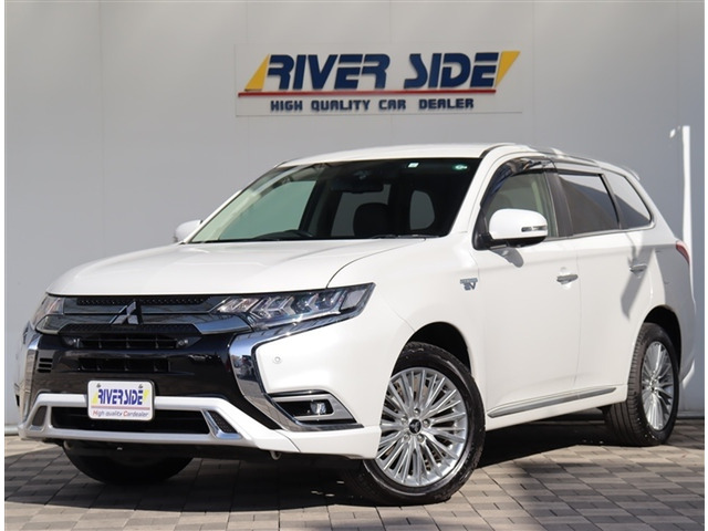 アウトランダーPHEV2.4 G プラスパッケージ 4WD
