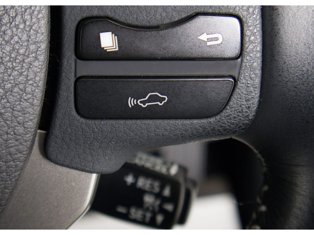 �Փˉ���x���^�v���N���b�V���Z�[�t�e�B�V�X�e�� �O���ɏo��������Q���ɑ΂��x��𔭂��A�h���C�o�[�Ɍx���B�����Ƀu���[�L�A�V�X�g�ɂ��Փˉ���Ƒ��x���y�����܂��B