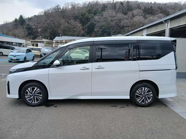 セレナ1.4 e-4ORCE ハイウェイスターV 4WD