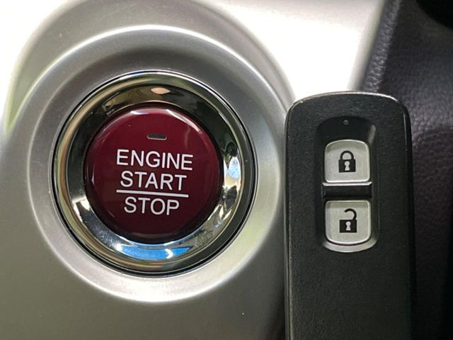 �yHonda�X�}�[�g�L�[�z�J�o����|�P�b�g�ɓ��ꂽ�܂܂ł��h�A�̎{���E�������\�ȃX�}�[�g�L�[�𑕔��B�G���W���̃I���E�I�t�����J�M�����o���K�v����������Ƃ��Ă��֗��ł���