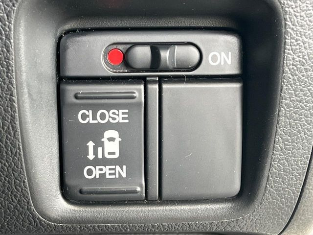 �y�p���[�X���C�h�h�A�z�X�}�[�g�L�[��^�]�Ȃ̃X�C�b�`�ŃX���C�h�h�A�̊J���\���d��������͂����ăh�A���J����K�v�������A���������q�l�ł��A�d���ו��������Ă��鎞�����N�ɊJ���߂ł��܂���