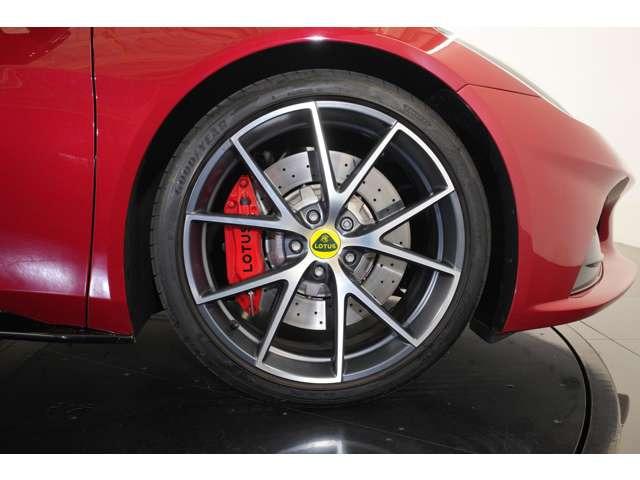 20�C���`���y��V�X�|�[�N�b���A���C�z�C�[��(�_�C�������h�J�b�g)���W����������Ă���A�X�|�[�e�B����i�ȑ����ƂȂ��Ă���܂��B