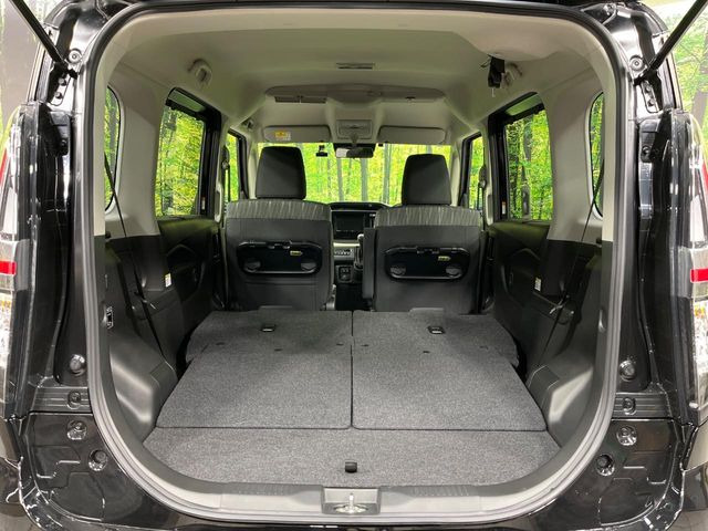 ���i�̂���������ʋ΁A���}���ɏ\���ȉ׎��X�y�[�X���m�ۂ��Ă���܂��B�Z�J���h�V�[�g��|���ƁA�傫�ȉו��̐ύڂ��\�ł���