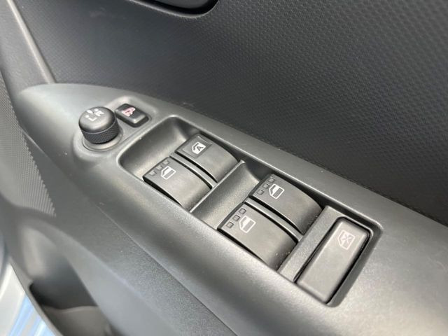 �y�d���i�[�~���[�z�T�C�h�~���[�͓d���i�[���ƂȂ��Ă���A�������ԏ�ł��L�Y�������X�N��}�����܂��B