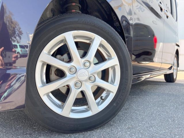 �y����14�C���`�A���~�z�C�[���z�O�ςɃ}�b�`���������A���~�z�C�[���𑕒����Ă���܂��B�e��ЊO�A���~�z�C�[����A�X�^�b�h���X�^�C�����戵�����Ă���܂��B���񂲑��k����������