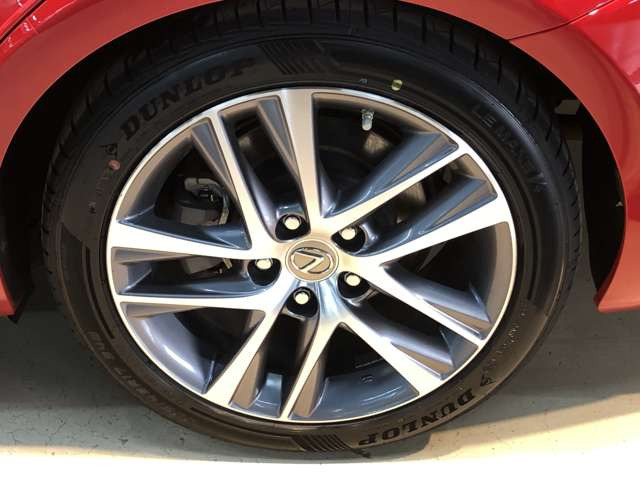 IS300h バージョンL 4WD