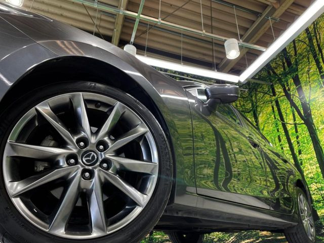 【純正18インチアルミホイール】外観にマッチした純正アルミホイールを装着しております。各種社外アルミホイールや、スタッドレスタイヤも取扱いしております。是非ご相談ください♪