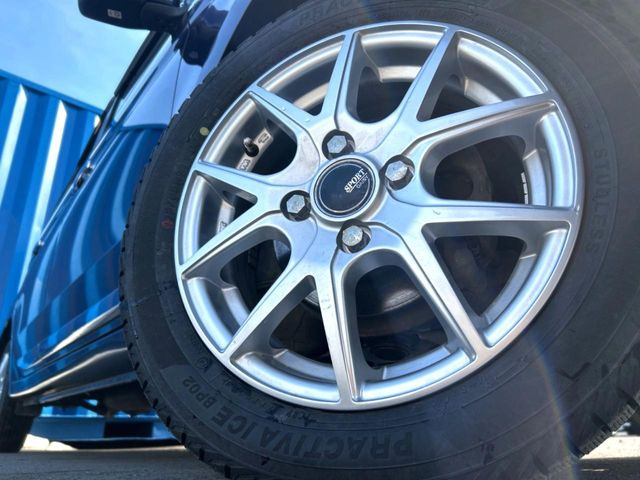 �y14�C���`�A���~�z�C�[���z�O�ςɃ}�b�`�����A���~�z�C�[���𑕒����Ă���܂��B�e��A���~�z�C�[����A�X�^�b�h���X�^�C�����戵�����Ă���܂��B���񂲑��k����������